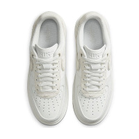 Кроссовки унисекс Nike Air Force 1 Luxe (DD9605-100)