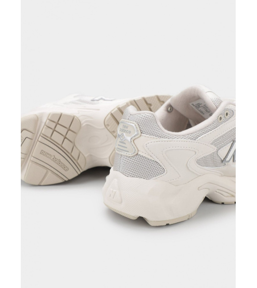 Белые кроссовки женские New Balance 725 (ML725AL)