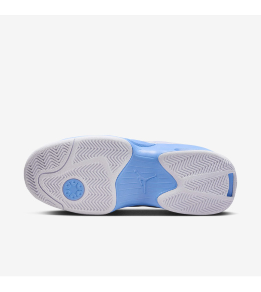 Белые кроссовки женские Jordan Max Aura 6 (FQ7943-100)