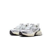 Серые кроссовки женские Nike Wmns V2k Run (FD0736-100)