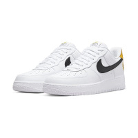 Чоловічі кросівки NIKE AIR FORCE 1 07 LV8 DM0118-100