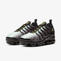 Чоловічі кросівки NIKE AIR VAPORMAX PLUS CW7478-001