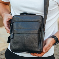 Сумка через плечо из натуральной кожи 22х24х6/мессенджер для активного мужчины, черный