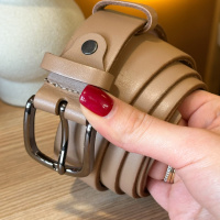 Кожаный женский ремень в бежевом цвете 3588