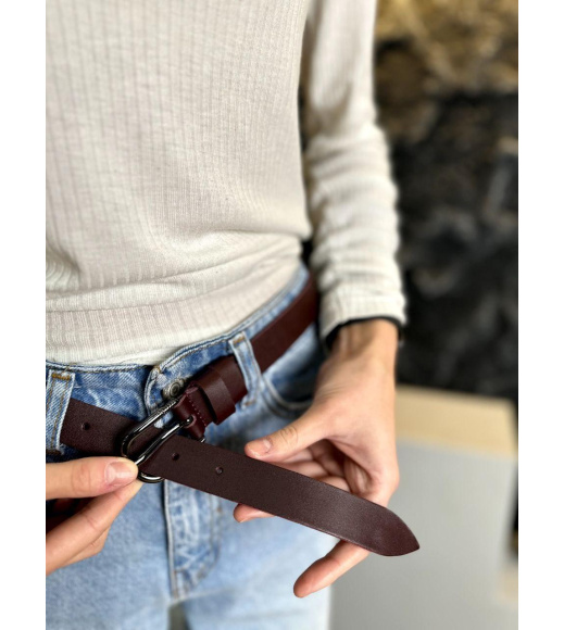 Классический ремень в цвете бордо.