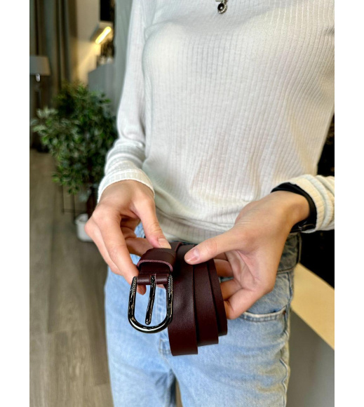 Классический ремень в цвете бордо.