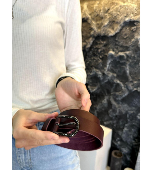 Классический ремень в цвете бордо.