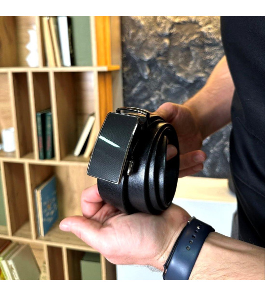 Мужской кожаный ремень с пряжкой автомат 3733