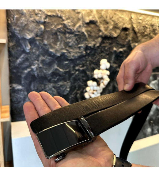 Мужской кожаный ремень с пряжкой автомат 3733