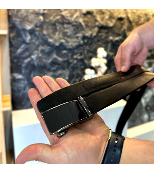 Мужской кожаный ремень с пряжкой автомат 3733