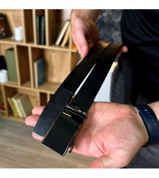 Мужской кожаный ремень с пряжкой автомат 3733