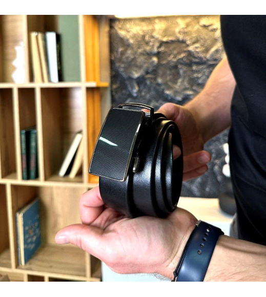 Мужской кожаный ремень с пряжкой автомат 3733