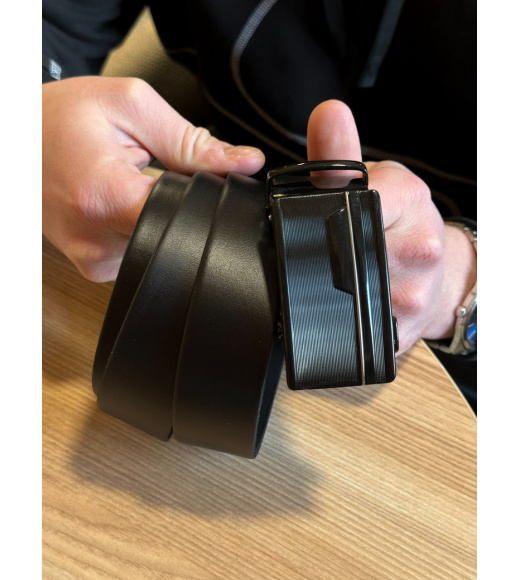 Мужской кожаный ремень с пряжкой автомат 4978