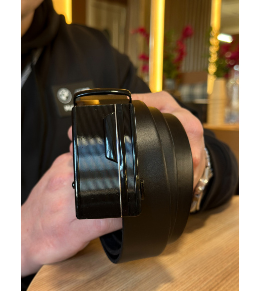 Мужской кожаный ремень с пряжкой автомат 4978