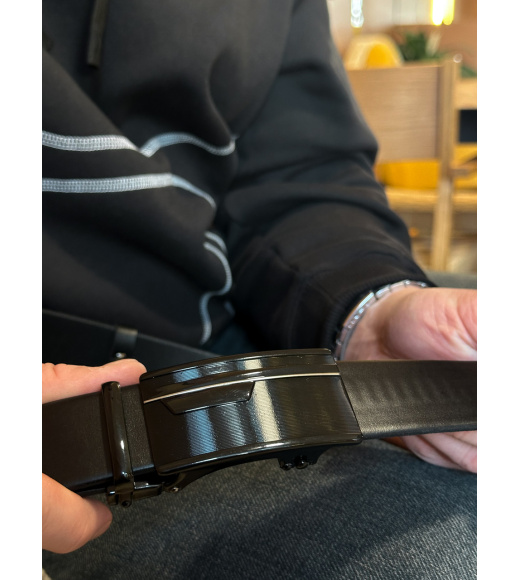 Мужской кожаный ремень с пряжкой автомат 4978