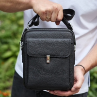 Сумка-барсетка мужская кожаная 24х20х8, компактный мессенджер для ежедневного использования, черная