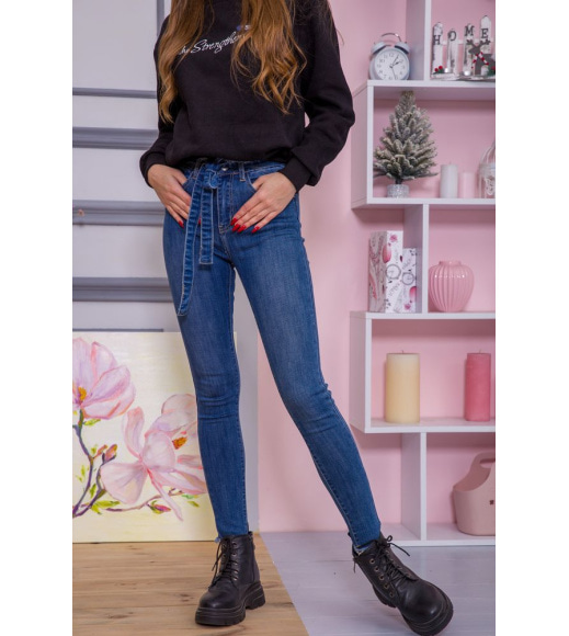 Женские джинсы с поясом синего цвета 164R089