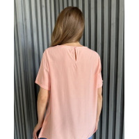 Персиковая свободная блузка с карманами