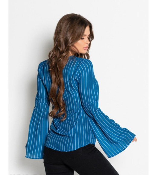 Синяя полосатая блуза с расклешенными рукавами