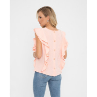 Персиковая блузка с рюшами и пуговицами на спинке