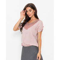 Розовая присборенная блуза с кружевом