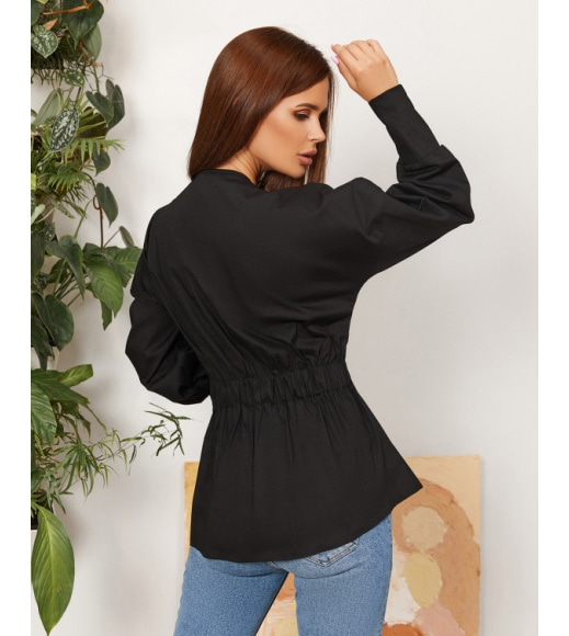 Черная коттоновая блузка со сборками на талии