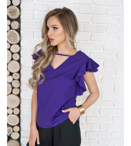 Фіолетова блуза з вирізами і воланами