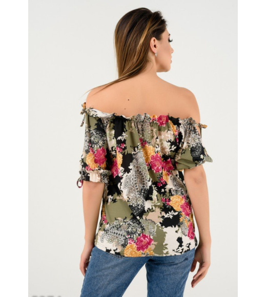 Легка літня блуза з відкритими плечима і зеленим квітковим принтом