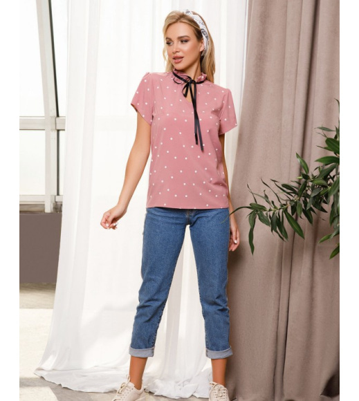 Розовая в горошек блуза с рюшами на горловине