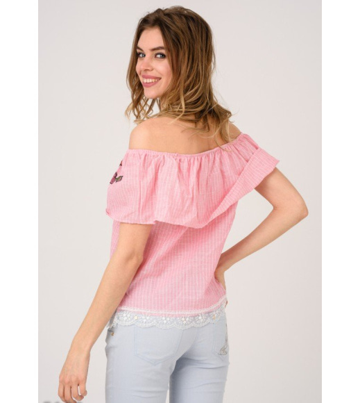 Розовая в полоску открытая блуза с кружевным краем и цветочной нашивкой