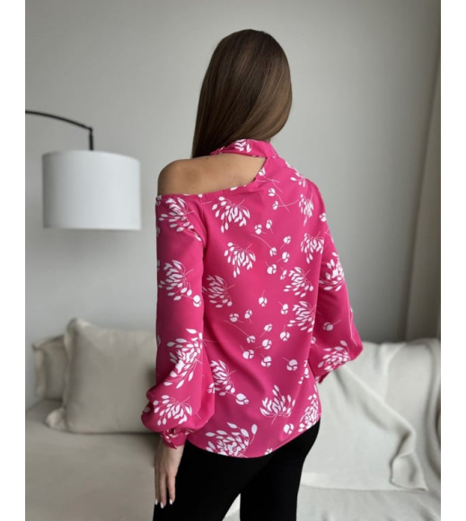 Малиновая блуза с открытым плечом