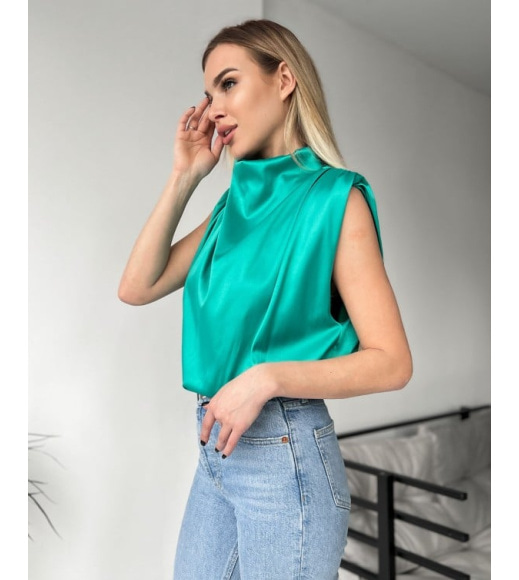 Шелковая зеленая блуза без рукавов