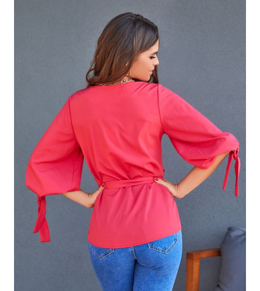 Красная блуза с объемными рукавами