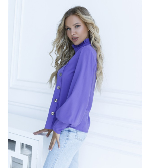 Фіолетова блуза з вставкою і рюшами