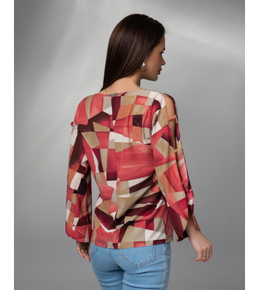 Блуза з вирізами та абстрактним принтом
