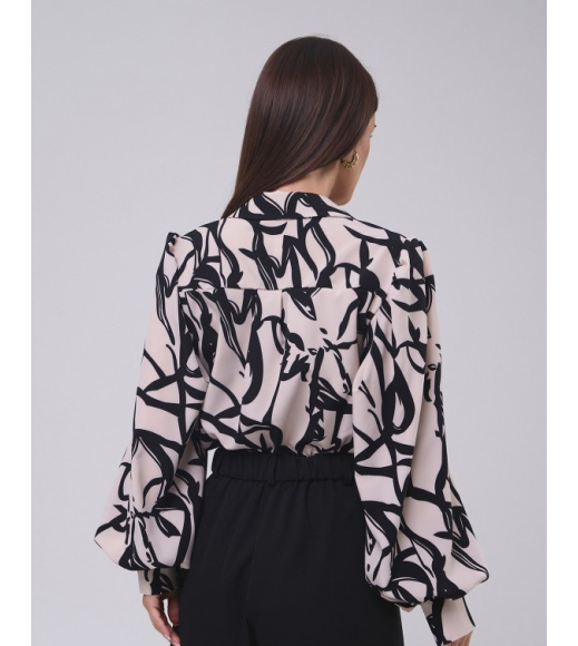 Черно-бежевая принтованная рубашка с объемными рукавами