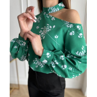 Зеленая блуза с открытым плечом