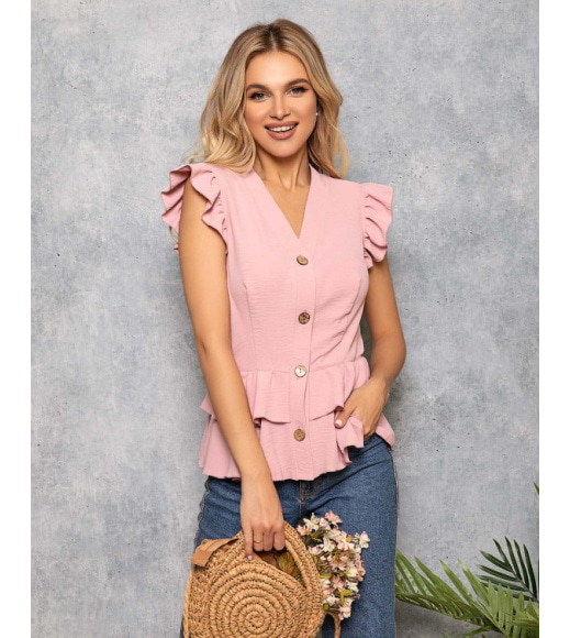 Розовая блуза на пуговицах декорированная воланами