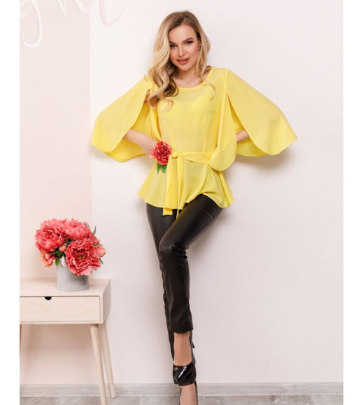 Желтая блуза с баской и оригинальными рукавами