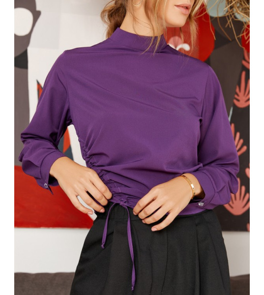 Фиолетовая блузка с диагональной кулиской