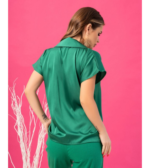 Зеленая классическая блуза из шелка