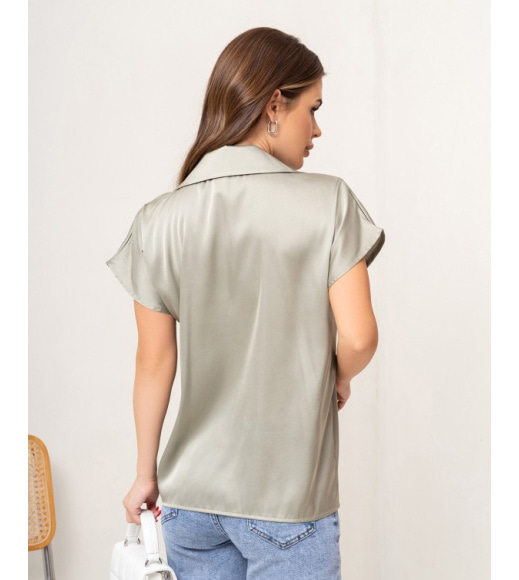 Оливковая классическая блуза из шелка
