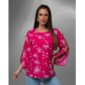 Малиновая принтованная блуза с разрезами на рукавах