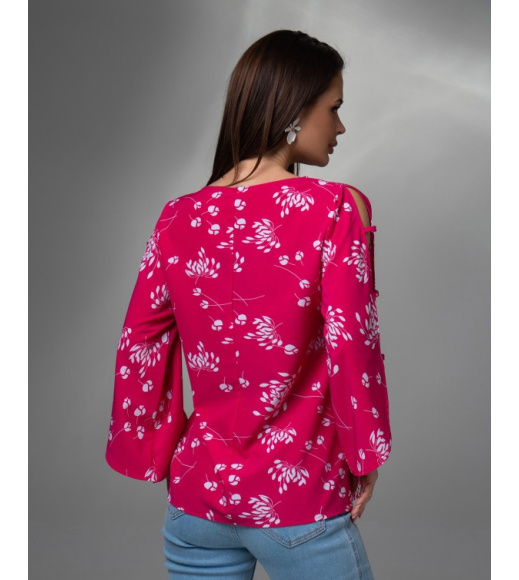 Малиновая принтованная блуза с разрезами на рукавах