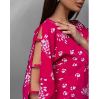 Малиновая принтованная блуза с разрезами на рукавах