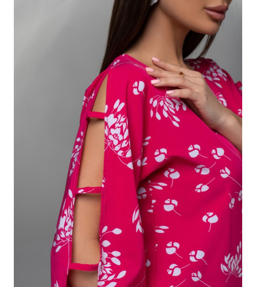Малиновая принтованная блуза с разрезами на рукавах