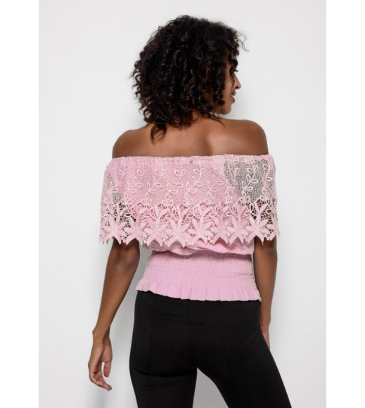 Коттоновая короткая розовая блуза с жаткой и кружевным отворотом