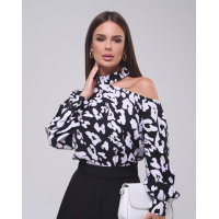 Черно-белая блуза с открытым плечом