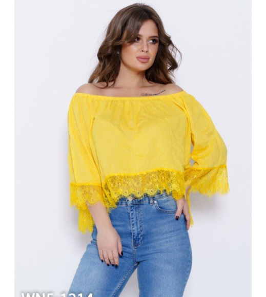 Короткая желтая оригинальная блуза с кружевом