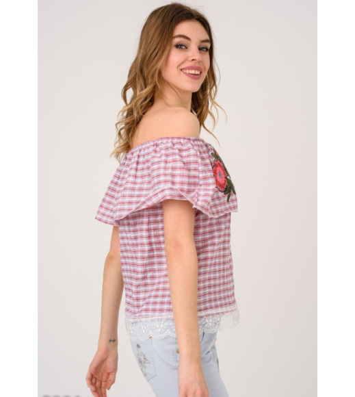 Бордовая клетчатая блузка с открытыми плечами и цветами